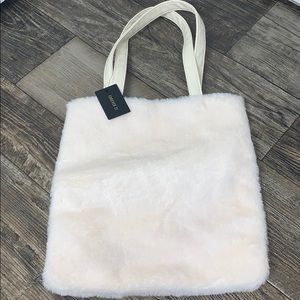 Fluffy tote bag